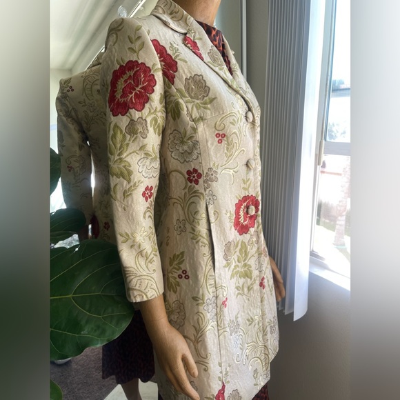 Apostrophe Luxury Is A State Of Mind coat - Picture 3 of 7